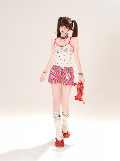 ホワイトのキュートなスリムフィットプリントキャミソールトップス、コントラストレッドトリム