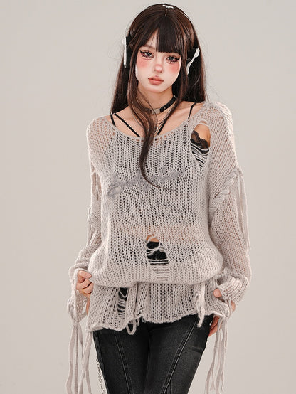 Grau/weißes, halbtransparentes Stricktop mit asymmetrischem Ausschnitt und Löchern im Used-Look