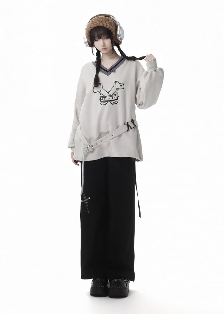 Weißes Sweatshirt mit süßem Knochenmuster und V-Ausschnitt