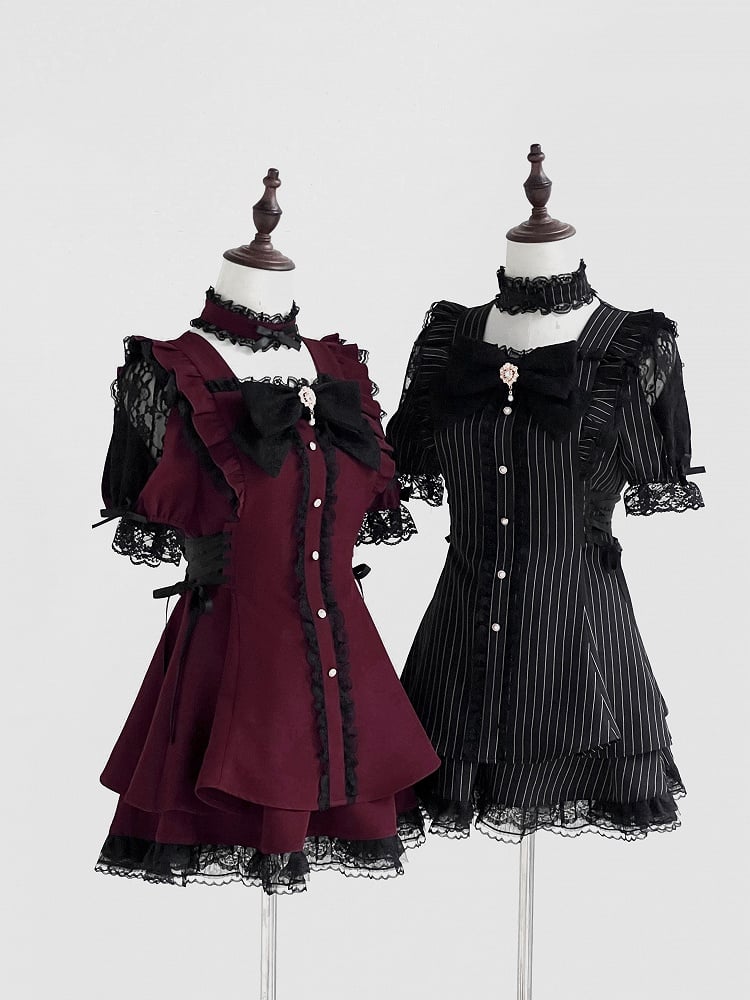 Schwarzes Side-Kei-Kleid mit Besatz: Weinroter Schnürrock und dazu passender roter Spitzen-Minirock Jirai