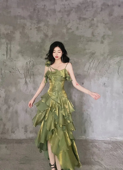 グリーンのアシンメトリーレイヤードフラウンススパゲッティストラッププロムドレスイブニングガウン