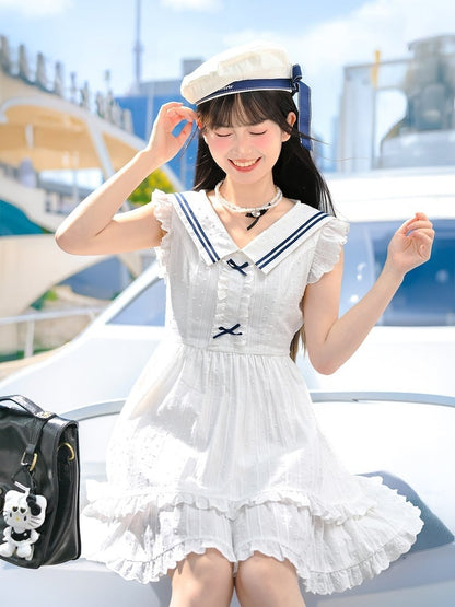 Ärmelloses Kleid mit Stufenrock und Kontrastweiß, Matrosenkragen, Flatterärmel, Blau