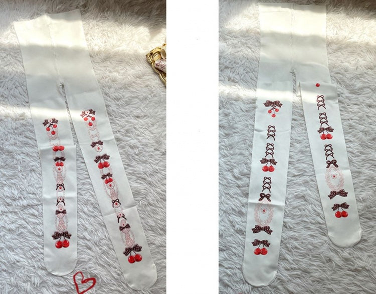 Süße Schleifen und kirschweiße Strumpfhosen