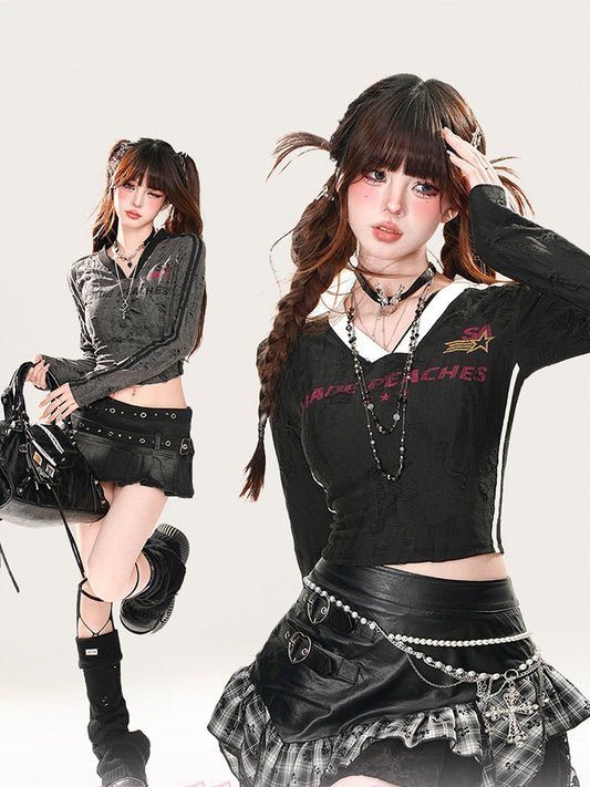 Glamouröses Crop-Top mit V-Ausschnitt und Löchern in Schwarz/Dunkelgrau