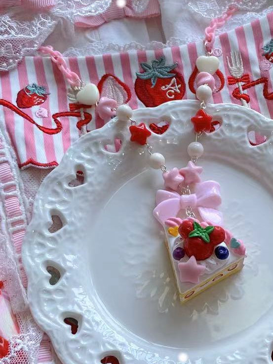 装飾されたピンクのペンダントケーキビーズネックレス蝶結び