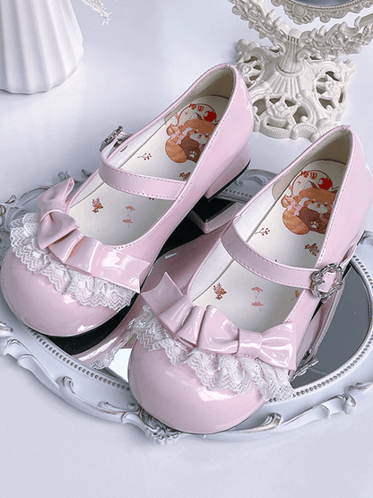 - Pinke Spitzenverzierungen mit leichter Borte, Janes-Schleife und Mary-Toe-Schuhen mit süßem, rundem Lolita-Design mit niedrigem Absatz