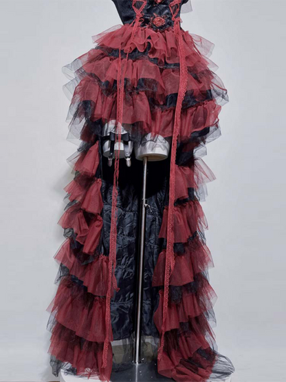 ゴシックな黒と赤のレース裾のティアードハイロースカート