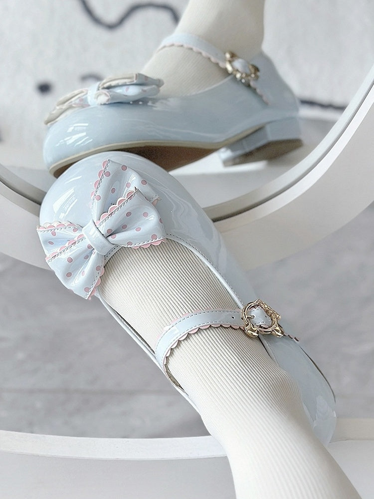 Blaue Lolita-Pumps mit Tupfen und Schleifenverzierung, charmante Jane-Schuhe und runder 2,5 cm Mary Sweet Bear-Schnalle an der Spitze