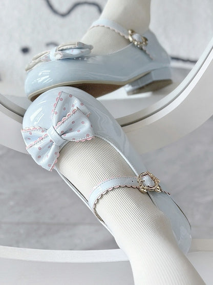 Blaue Lolita-Pumps mit Tupfen und Schleifenverzierung, charmante Jane-Schuhe und runder 2,5 cm Mary Sweet Bear-Schnalle an der Spitze