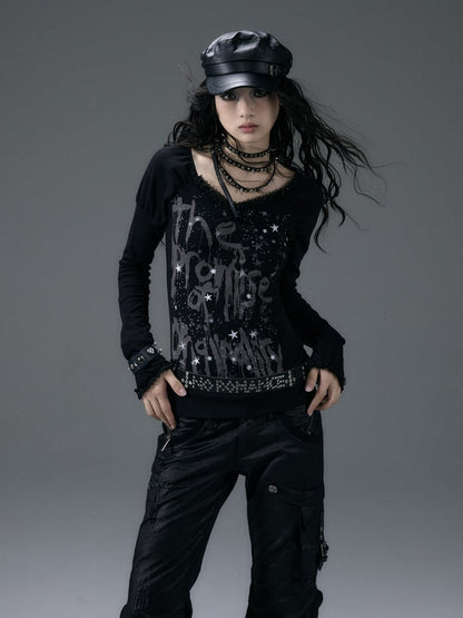 Schwarzes Top mit V-Ausschnitt und schimmernder Sternspitze