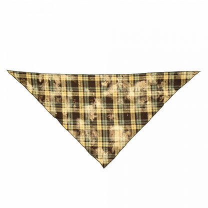 Grünes dreieckiges Kopftuch mit Karomuster