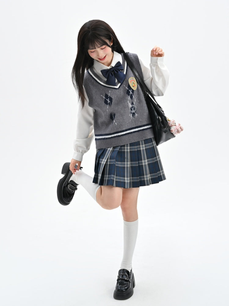 グレーのVネックダイヤモンドプレッピーニットベスト