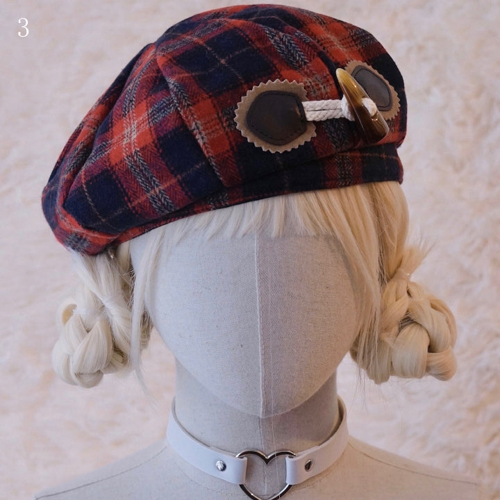 5つのチェック柄ボタン付き帽子（赤）装飾オプション付きベレー帽