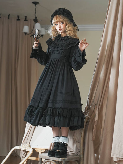Lolita-Kleid, Kuro-Saum, Gothic, mehrlagige Ärmel, langer Rüschenhals, ganz in Schwarz