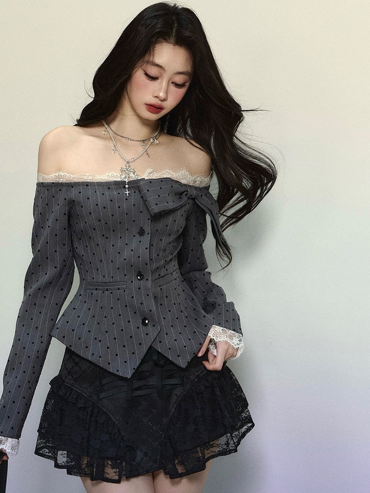 Graues, schulterfreies Top mit Punktmuster und Streifen