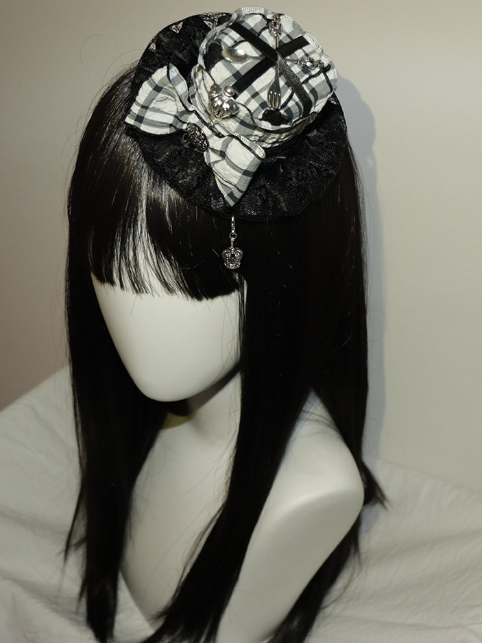 ミニチャーム スクープ柄 クラウン チェック柄 装飾 ブラックホワイト 帽子 蝶結び フォーク