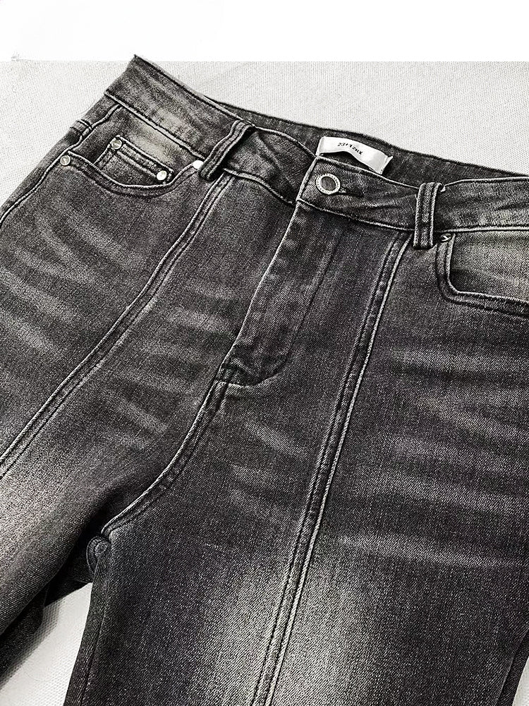 グレーのローウエストフレアシルエットジーンズ