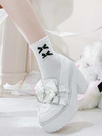 クロスラインストーンケイホワイトチェーンバックルローファー装飾プラットフォームボウポリッシュジライ