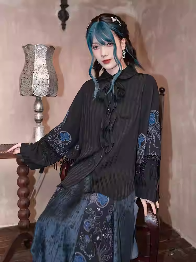 襟付きクラゲ風プリントブラウス、セルフタイ付きブルーピーターブラックパンボウタッセルカフスチャイナドレス