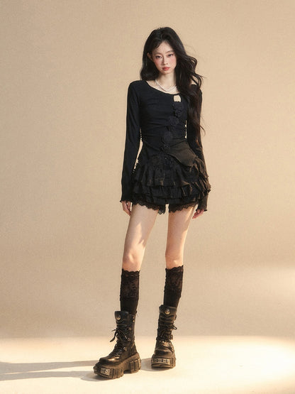 Schwarzes Top mit rundem, glamourösem Detail und gestricktem Halsausschnitt, Blumenverzierung und Cut-Outs