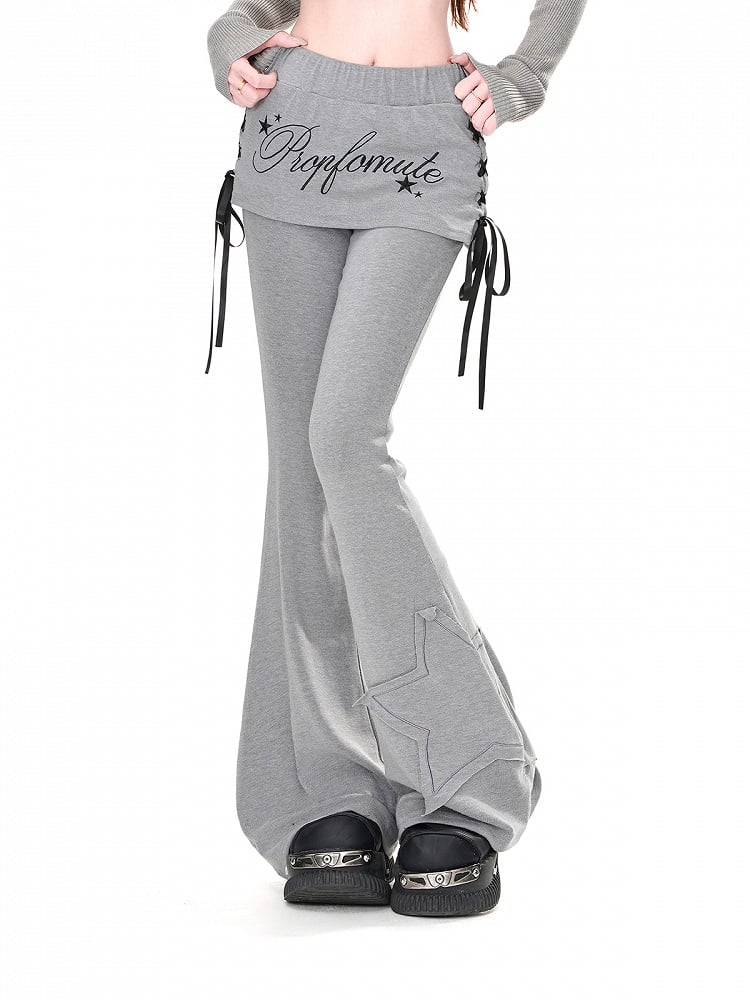 サイドにレースアップディテールが施された、グレーのスターアップリケが華やかなフレアパンツ