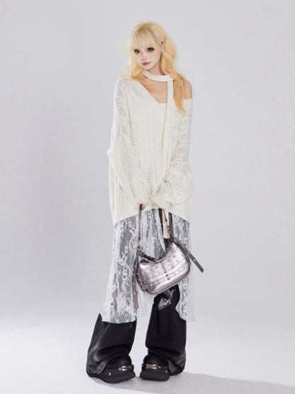 Glamouröses Cami-Top mit kontrastierenden Spitzenflecken und gestuften Rüschen in Weiß