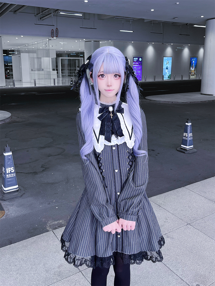 Vintage Black Striped Jirai Kei Dress with Pointed Flat Collar and Cross-Stitch Lace Trim