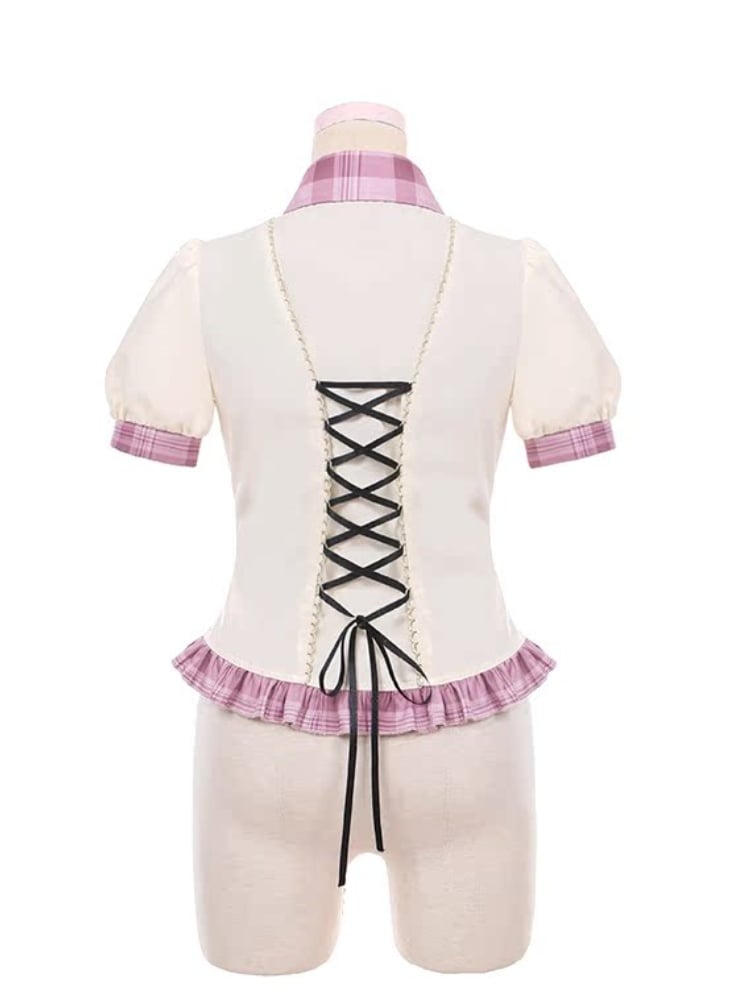 コントラストピンクのチェック柄トリム、ベージュのアイドルロリータブラウス、後ろにレースアップディテール