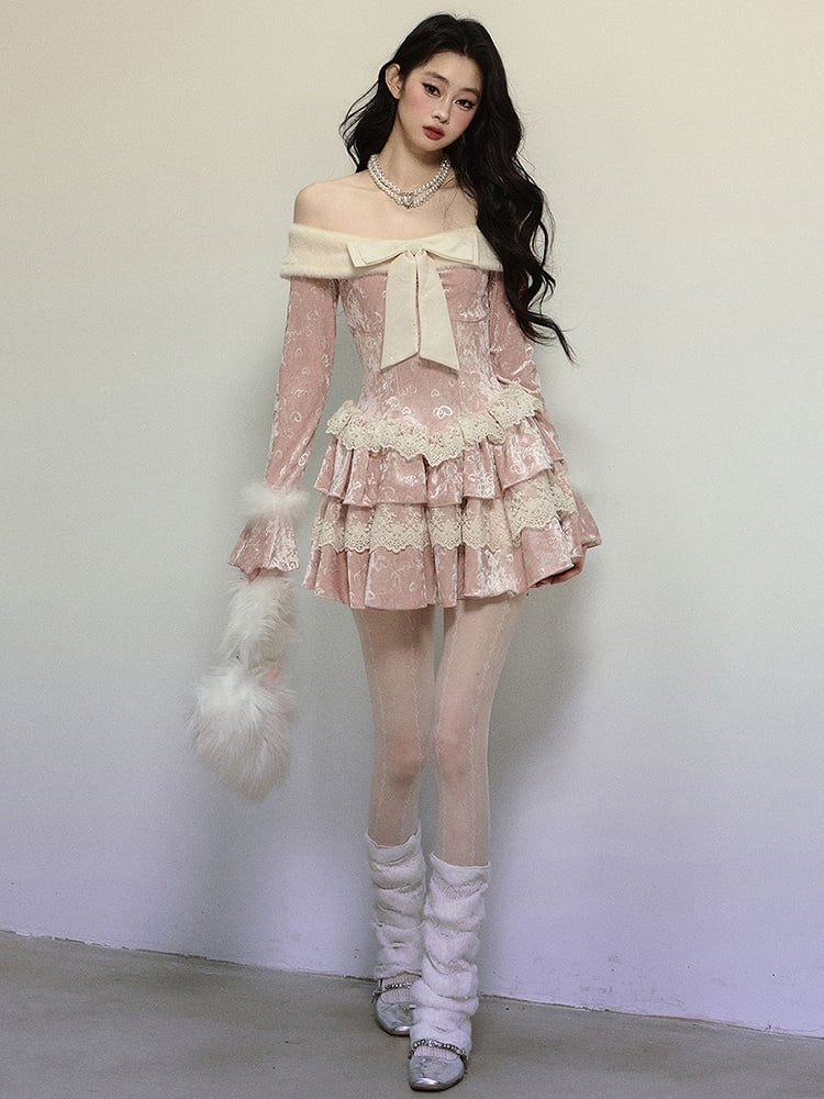 Rosafarbenes, schulterfreies Samtkleid mit Schleifendetails, gestuftem Rüschenrock