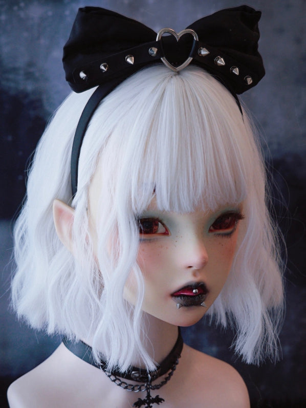 Design Studs With Buckle Heart Black KC