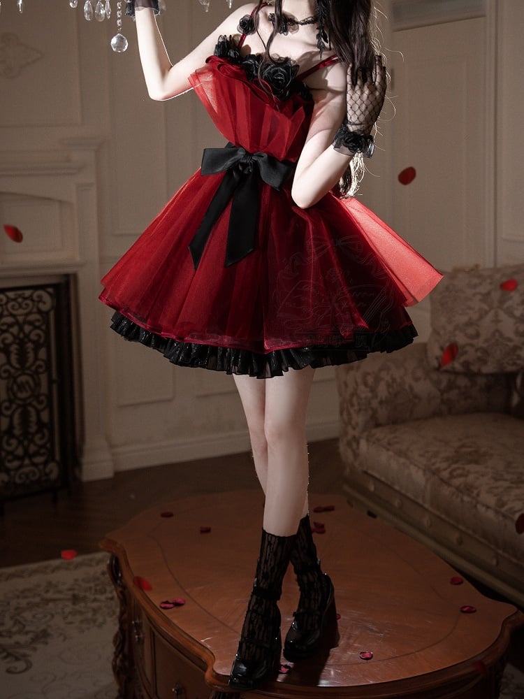 黒のドレス、ネックラインのパーティージャンパー、誕生日ストラップ、花柄の赤とロリータスカート、スパゲッティ