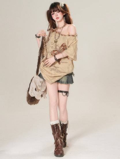 アップリケ付きブラウン/ホワイトのアシンメトリーなグラマラスTシャツ。チェック柄のバタフライ柄。ほろ苦いネックライン。