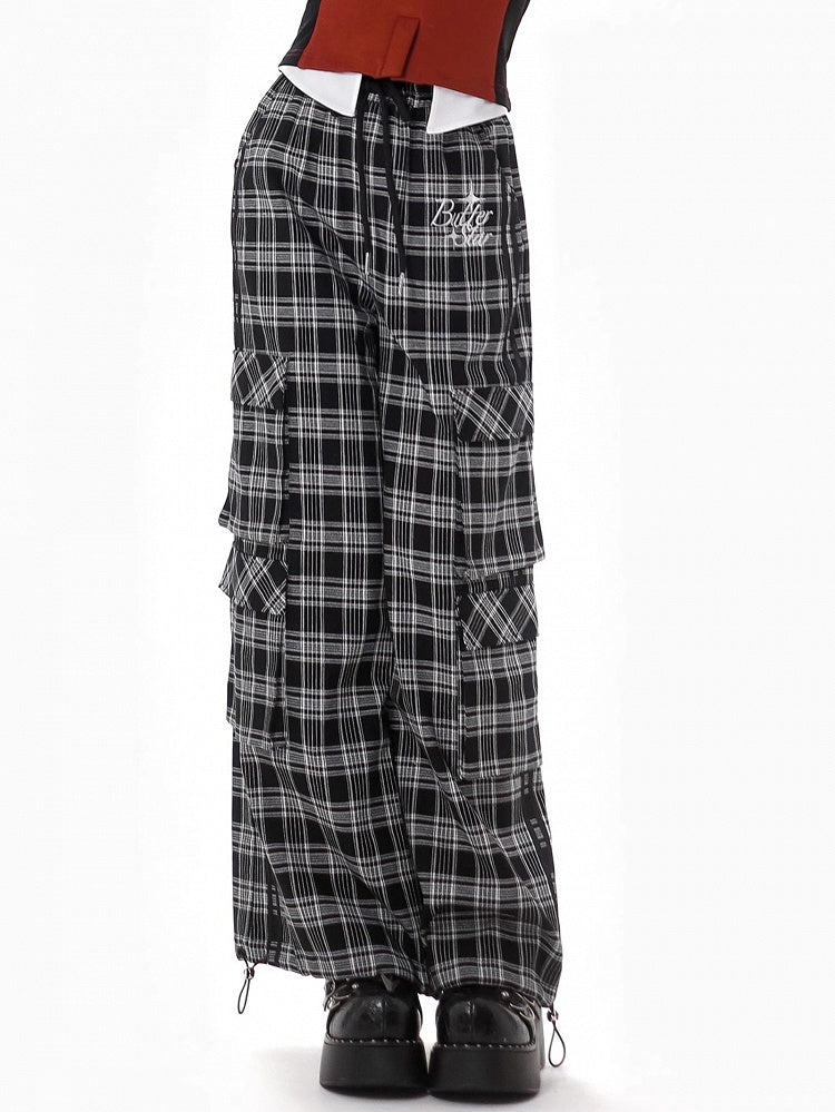 ブラック＆グレーの文字入りカーゴポケットデザインチェックパンツ