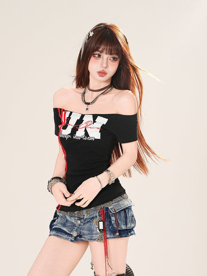 ホワイト/ブラックTシャツ ネックライン レタープリント オフショルダー