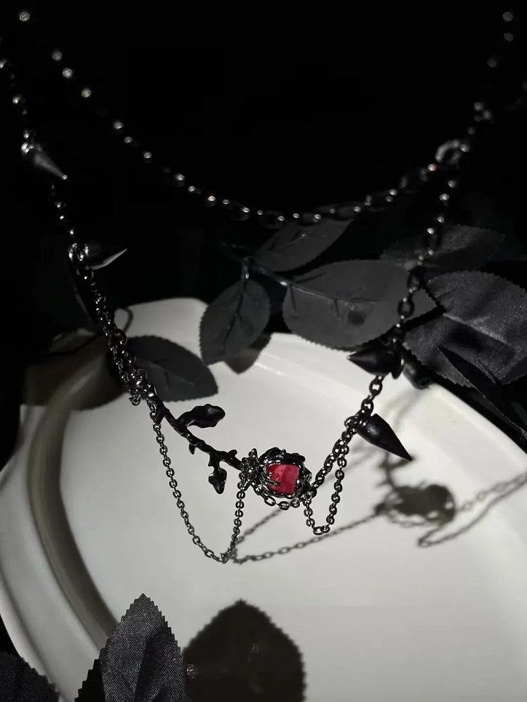 Schwarze Dornenkette