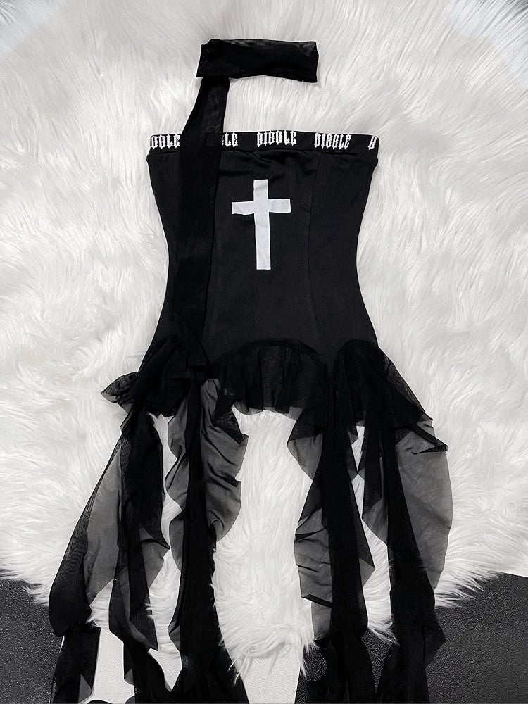 Glamouröses trägerloses Top mit asymmetrischem Volantsaum und Kreuzdruck in Schwarz