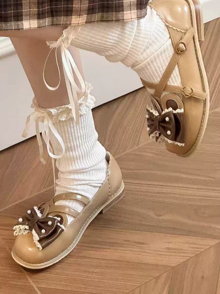 耳の上部に茶色の十字形装飾のビーズリボンのウサギのデザイン