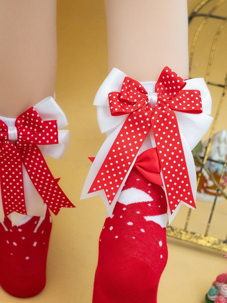 Rote Wadensocken mit Schleifenmuster und Punkten