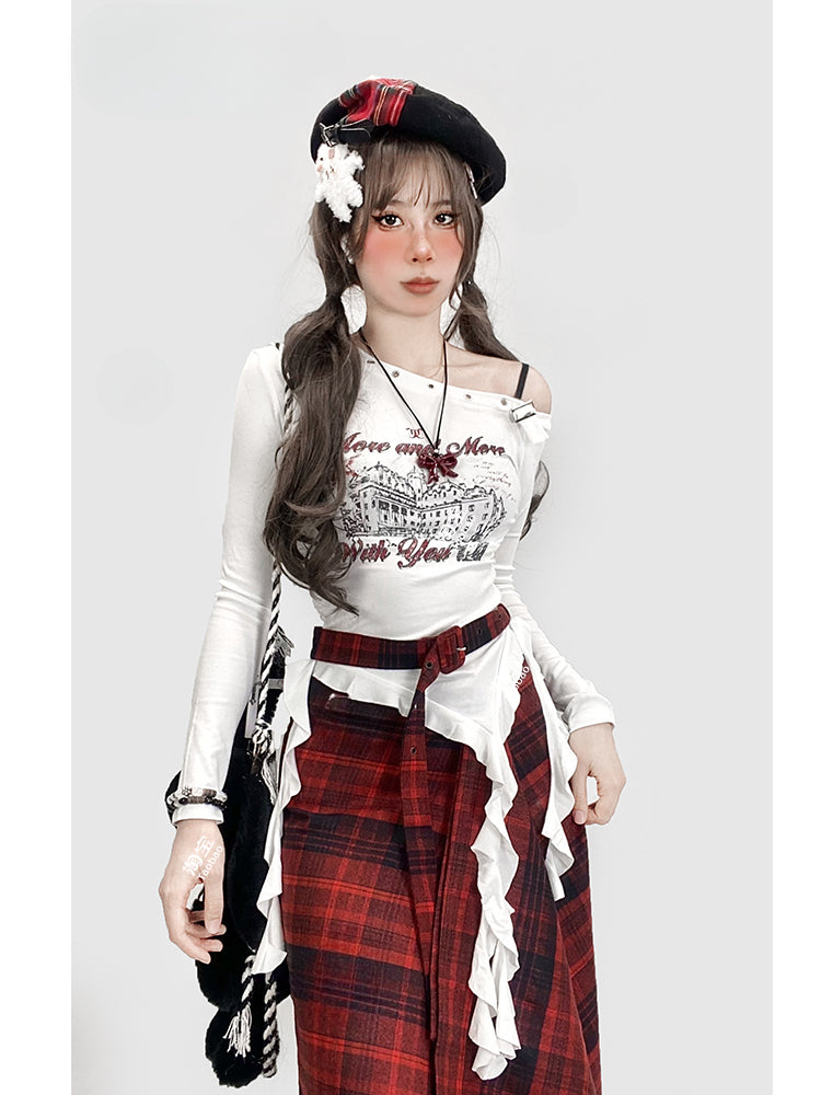 Weißes, schmal geschnittenes Top mit asymmetrischem Saum