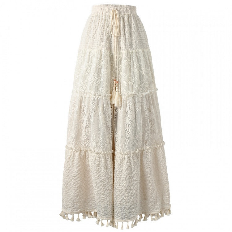 Weiße Hose mit weitem Bein und Kordelzug in der Taillenversion mit ausgehöhlten Quastenbündchen