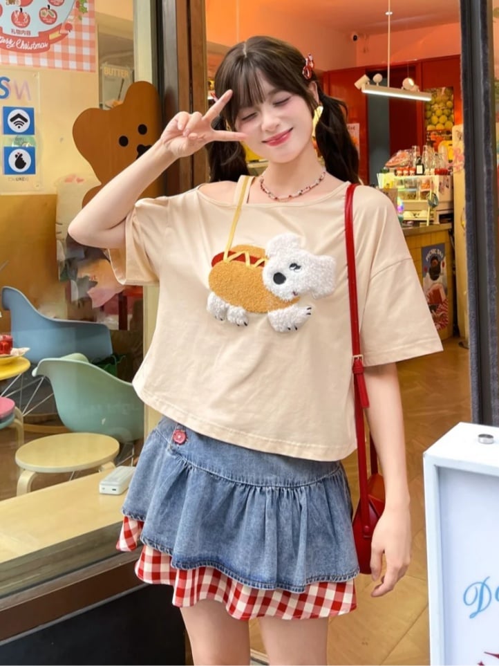 子犬のアップリケTシャツ 非対称ネックライン ホットドッグ アプリコットデザイン