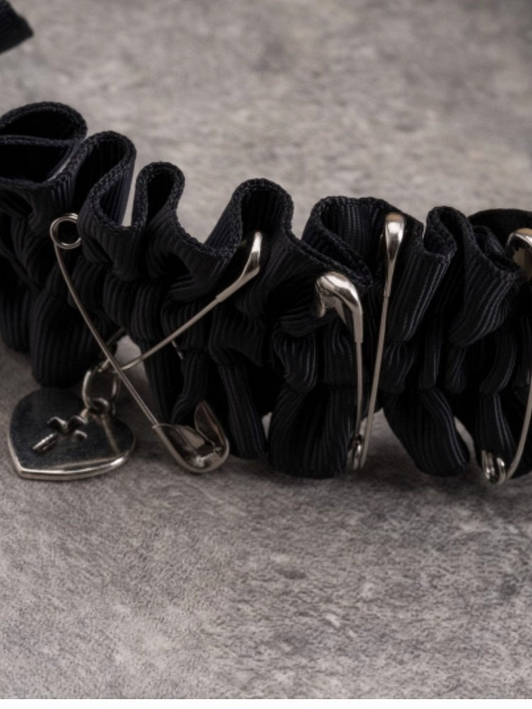 Design Ruffle Decorated Heart Black Buckle Trim KC Pins Gothic