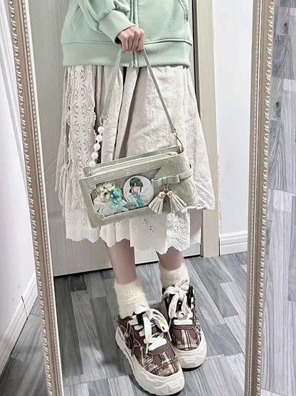 Grünes Cheongsam im Ita-Stil mit Blumenmuster und Fransentasche aus PU mit Schleife