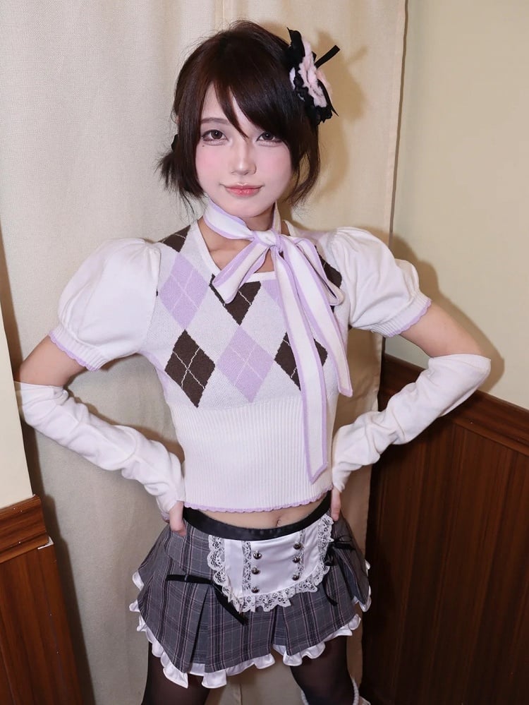 Grau karierter Minirock mit Rüschenbesatz und Schürzendesign