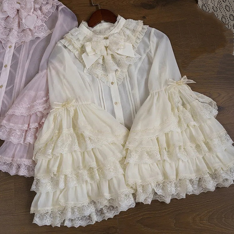 ベージュのロングレイヤードベルスリーブシフォンブラウス