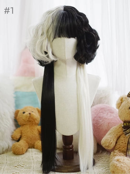 Geteilte, hüftlange, lockige Perücke mit vollem Pony