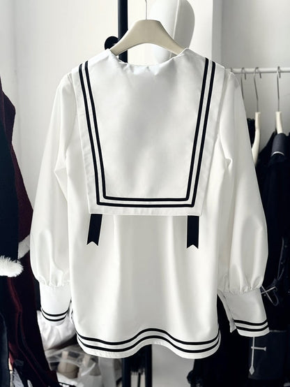 シャツ（セーラー）白襟長袖黒ショートパンツ