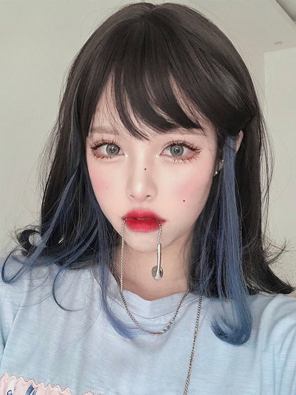 Schwarze und blaue Highlights, 40 cm, schulterlange Perücke mit Air Bangs
