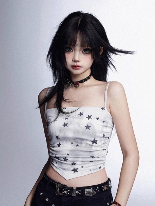 Glamorous – Kurzes Cami-Top mit weißem Bindeband und Dye-Sternenprint