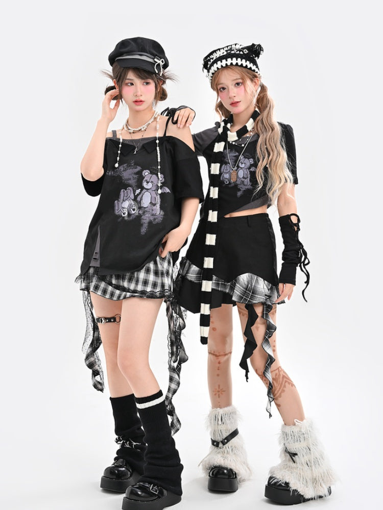 ブラック オフショルダー ネックライン テディベア プリント Tシャツ